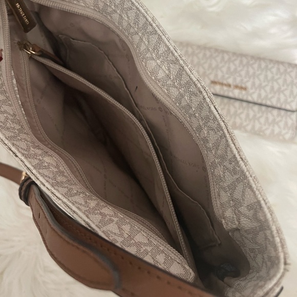 Michael Kors Crossbody and wallet set - Picture 3 of 4